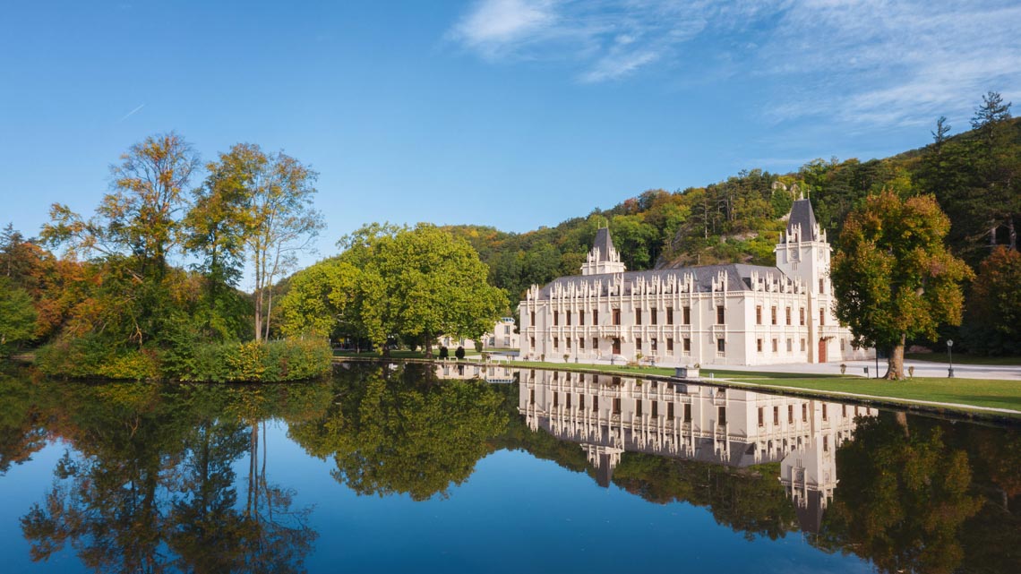 Schloss Hernstein in der Vorderansicht